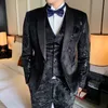 럭셔리 디자인 자수 남자의 결혼식 턱시도 목도리 라펠 신랑 댄스 파티 원 버튼 정장 재킷 (자켓 + 조끼 + 바지)를 들어 정장을 착용