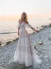 2021 Spaghetti Straps Lace A Line Bröllopsklänningar Tulle Applique Ruffles Sweep Train Summer Beach Wedding Bridal Gowns Robe de Mariée