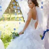 Romântico A Linha de Vestidos de Noiva 2019 vestido de novia Querida Ruffles Em Camadas Lace Up Voltar Vestidos de Noiva Para O Casamento Do Jardim Ao Ar Livre