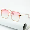 2019 New Fashion Lady Oversize Rimless Square Bee Solglasögon Kvinnor Män små bi -glas Gradient Sun Glasses Kvinna UV400255N