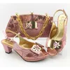 Scarpe africane di alta qualità con sacchetti abbinati set da donna italiano039 per feste e set di borse sandali di colore rosa sandali e sacchetti11639892