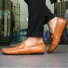 Venda quente-Marca Grande Plus Size 38-50 Estilo de Crocodilo Dos Homens Mocassins Apartamentos de Couro Genuíno Moda Deslizamento Em Sapatos de Condução