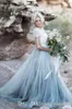 Nouveau style de campagne de mode pas cher une ligne robes de mariée à plusieurs niveaux manches en tulle dos nu jupes bleu clair, plus la taille robe de mariée personnalisée