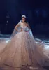 Luxricious Crystals Ball Gown Wedding Dress Dubai Mellanöstern Bröllopsklänning 3D Appliqued Chapel Train Robe de Mariée Plus Storlek