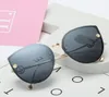 2020 NOUVEAU CAT Eye Lunettes de soleil Femmes Design Metal Frame Mirror Sun Vintage Vintage Gradient sans cruche pour femelle Giausadr37748932214