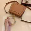 Nya damer handv￤skor purses metall ring paket sadel metall nile handtag v￤ska armband v￤ska kvinnlig enkel axel messenger tote cros268n