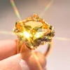 Anelli di fidanzamento della principessa del diamante dell'anello di cristallo brillante del champagne per le donne Accessorio delle fedi nuziali dei monili di cerimonia nuziale Formato 6-10 Trasporto libero