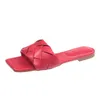 Nieuwe Designer Slippers uitgesneden Summer Beach Sandals Designer Fashion Women Slides Buiten Slippers Indoor Slip op Scuffs