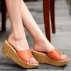 Gorąca Sprzedaż Kobiet Buty Lato Kobiety Płaskie Platformy Kapcie Seksowne Wysokie Obcasy 7 CM Sexy Klinia Kapcie Niepoślizgowe Podróż Sandal Sandal Shoes