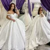 Affascinanti abiti da ballo in pizzo pieno Abiti da sposa Abiti da sposa eleganti con spalle scoperte Abito da sposa arabo fatto a mano con fiori 3D Dubai