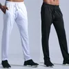 pantalones de ejercicios blancos