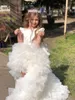 Rote High-Low-Backless-Blumenmädchenkleider für die Hochzeit, eine Linie, kaskadierende, gerüschte Festzugskleider für Kleinkinder, Organza-Abschlussballkleid für Kinder