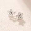 Белая эмаль Daisy Маленькие цветочные серьги для 925 серебряного серебряного серебряного мила