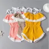 Baby Rompers Girls Lace Suspender Jumpsuits Summer Lotus Leaf Collar Bomull Linen Onesies Outfits Barn av axel Bodysuits CYP617