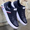 2020 Spring New Casual Shoes Herrbräda Skor Trend Andningsbara Mäns Vit Fashion Top Luxury Walking Mens Tennis Skor Sneakers