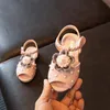 夏の子供の靴の花の赤ちゃんの女の子のビーチパール幼児サンダル子供のための女の子王女のフックとループサンダルシューズサイズ21- 30