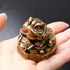 Feng Shui Toad Money Lucky Fortune Wealth الصينية Golden Frog Toad Coin Home Office Decoration Tabletop الحلي Lucky253U
