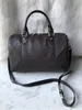 Berömda handväskor plånböcker Classic Fashion Women Messenger Bag Axel Väskor Lady Totes Handväskor 30cm med Key Lock Shoulder Strap Dust Bag