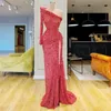 ドバイアラビアの赤いウエディングドレスのスパンコールワンショルダーハイサイドスプリットマーメイドのイブニングドレスフォーマルパーティーガウン安いヴェスティドデフェスタ