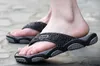 Tofflor Mäns Massage Sole Flip Flops Anti Skid Beach Skor på sommar och män Sandaler inomhus Badrum Online Shopping Stores till salu