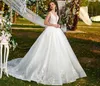 Abiti da sarchiatura taglie forti con perline Abito da ballo con scollo a V Abiti da sposa senza schienale Applicazioni in pizzo Abito da sposa gonfio con strascico robes de soir￩e