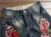 2018 nya designer män jeans kända märke italienska lyxiga rose broderade jeans slim passform mens tryckta jeans biker denim byxor