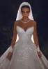 Lyx Arabisk Dubai Princess Lace Ball Gowns Bröllopsklänningar 2020 Beaded Långärmad Sheer Neck Court Tåg Lace Bridal Bröllopsklänningar