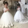 Abiti da ragazza di fiori semplici e adorabili per matrimoni Mezza manica con scollo a V Appliques in pizzo Abito da festa di compleanno per bambini Abito da prima comunione Realizzato su misura