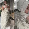 bebê frisado vestido do batismo
