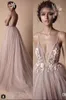 2018 Berta Sexy Avond Draag Formele Jurken V-hals Sheer Tule Kant Floral Spaghetti Bandjes Sweep Trein Backless Holiday Party Prom Dress