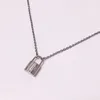 Designermärkt parhalsband Mode Lyx Låshänge Halsband 18K titanstålpläterade kvinnor Halsband för födelsedagspresent