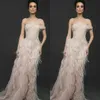 Eleganta spetsiga kvällsklänningar One-Shoulder Pärlor Sequins Feather Prom-kappor 2020 Baklösa Sweep Train En Linje Special Occasion Dress