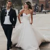 2020 Boho A Line Bröllopsklänningar Sweetheart Backless Satin Bridal Gowns Sweep Train Plus Size Beach Wedding Dress