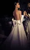 2019 Abiti da sposa country Elihav Sasson Una linea con scollo a V e spalle scoperte Abiti da sposa in raso Sweep Train Abiti da sposa