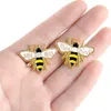 Spille da bavero Due api gialle Spille SAVE THE BEES Cartoon Insect Jewelry Pin Hang On Bag Abbigliamento Regalo Amici