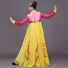 Lo spettacolo nazionale sul palco delle donne coreane celebra il costume da ballo di gruppo con maniche in chiffon, abito lungo a 3 colori, abbigliamento unico di buona qualità