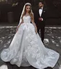 2020 Ny Modern Ball Gown Bröllopsklänningar Sweetheart Lace Appliques Bow Ärmlös Sweep Train Tulle Baklösa Plus Storlek Formella Bröllopklänningar