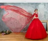 Yeni Kırmızı Balo Gotik Gelinlik ile Cape Kapalı Omuz Boncuklu Dantel Çiçekler Kat Uzunluk Renkli Gelin Kıyafeti Geleneksel Olmayan