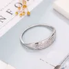 Chaîne de luxe ligne ondulée réglage du canal bracelet de fiançailles plaqué or blanc CZ pour les accessoires de mariage des femmes