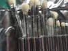 Escova de tubo de prata 16pcs Conjunto de maquiagem Jenner Silver Tube Brush 16pcs Conjunto com escovas de maquiagem para Valentine039s DIA PRESENTE2106912