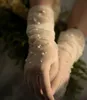 Свадебные перчатки с жемчугом, длинные дизайнерские кружевные марлевые прозрачные женские перчатки, короткие свадебные сетчатые перчатки, свадебные аксессуары240h