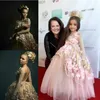 2019 Prenses Çiçek Kız Elbise Payetli Dantel 3D Aplike Uzun Kollu Kız Pageant elbise Kabarık Balo İlk Communion Abiye