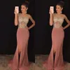Nieuwe Dusty Pink Side Split Prom Jurken Mermaid Long Sheer Jewel Neckins Avond Pageant Towns voor Arabische vrouwen Kristallen Gepareld formeel