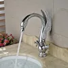 Chrome Finish Swan Form Högkvalitativ Basin Sink Kran Dual Handtag Ett hål Däckmonterad Mixer Kranar