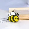 Gorąca wyprzedaż Śliczny Happy Bumblebee Honey Bee Hat Hat Pins Enamel Dekoracja szpilki na ubrania i torby