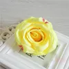 Nuevo 9 CM Cabezas de flores de rosas artificiales Flor decorativa de seda Decoración de fiesta Ramo de flores de pared de boda Rosas artificiales blancas Bo2270424