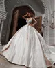 Bollklänning glittrande klänningar paljetter pärlor av axel långärmad svep tåg puffy bröllopsklänning brudklänningar s