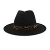 Moda Unisex Europeu EUA Borda Plana Jazz Fedora Chapéus Leopardo Grain Cinto Decoração Panamá Trilby Fascinator Senhoras Vestido Chapéus