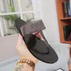 Lüks Tasarımcı Terlik Kadın ve Erkek Slaytlar Sandalet Moda Deri Thong Sandalet Çift Metal Unisex Nedensel Plaj Flats Terlikler