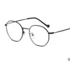 Großhandel – Die neuen Campus-Studenten mit unregelmäßigen flachen Vintage-Linsen können mit dem Mirroetal-Brillenrahmenhersteller direkt im Großhandel kombiniert werden